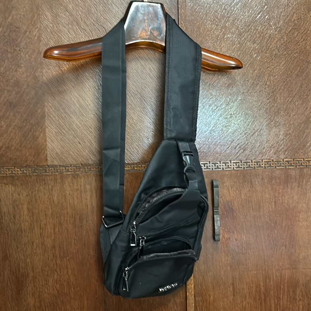 MeijieLuo Sling Shoulder Crossbody Chest Bag- usb charging travel pack Black